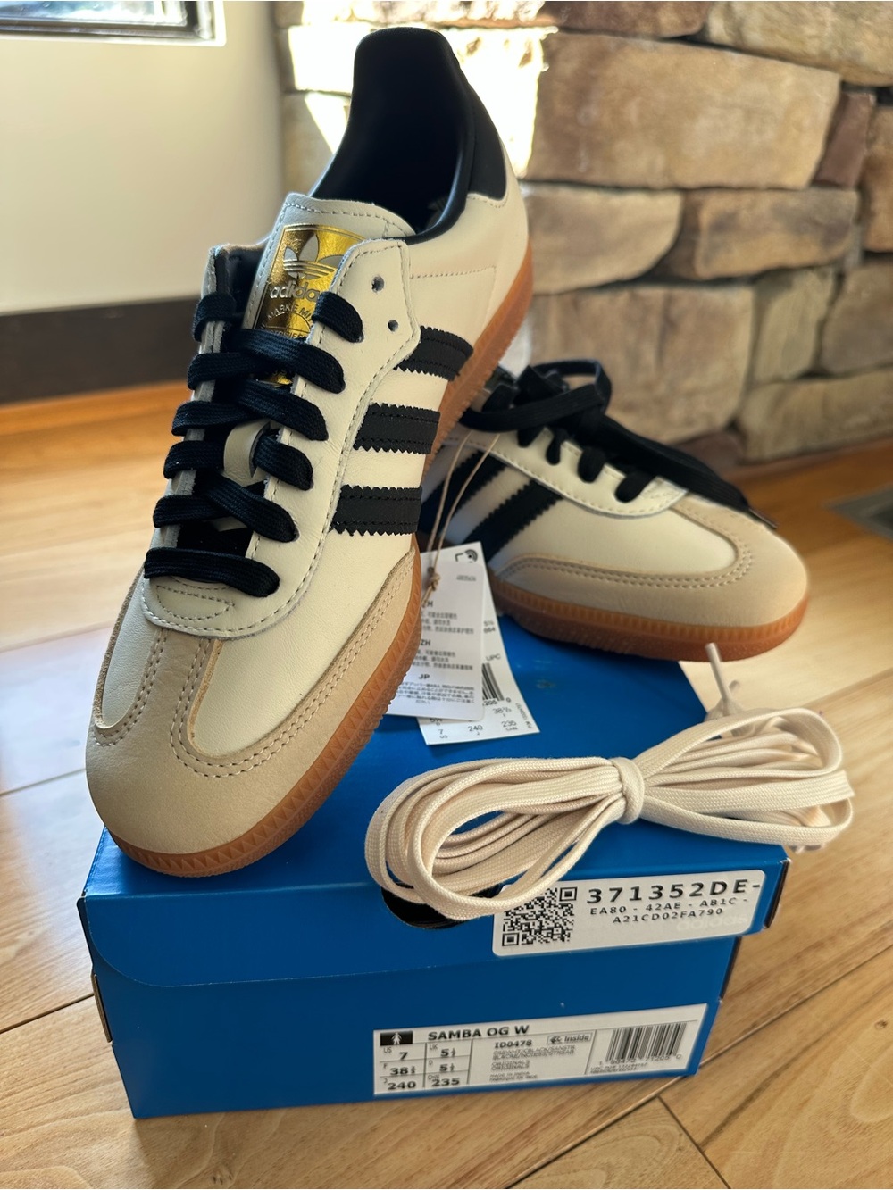 NIB Adidas Samba OG sneakers